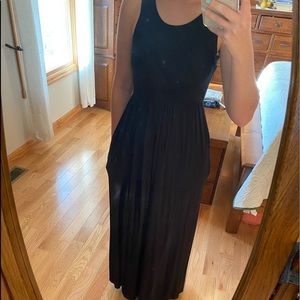 🍍 Black Maxi Dress w/ Pockets